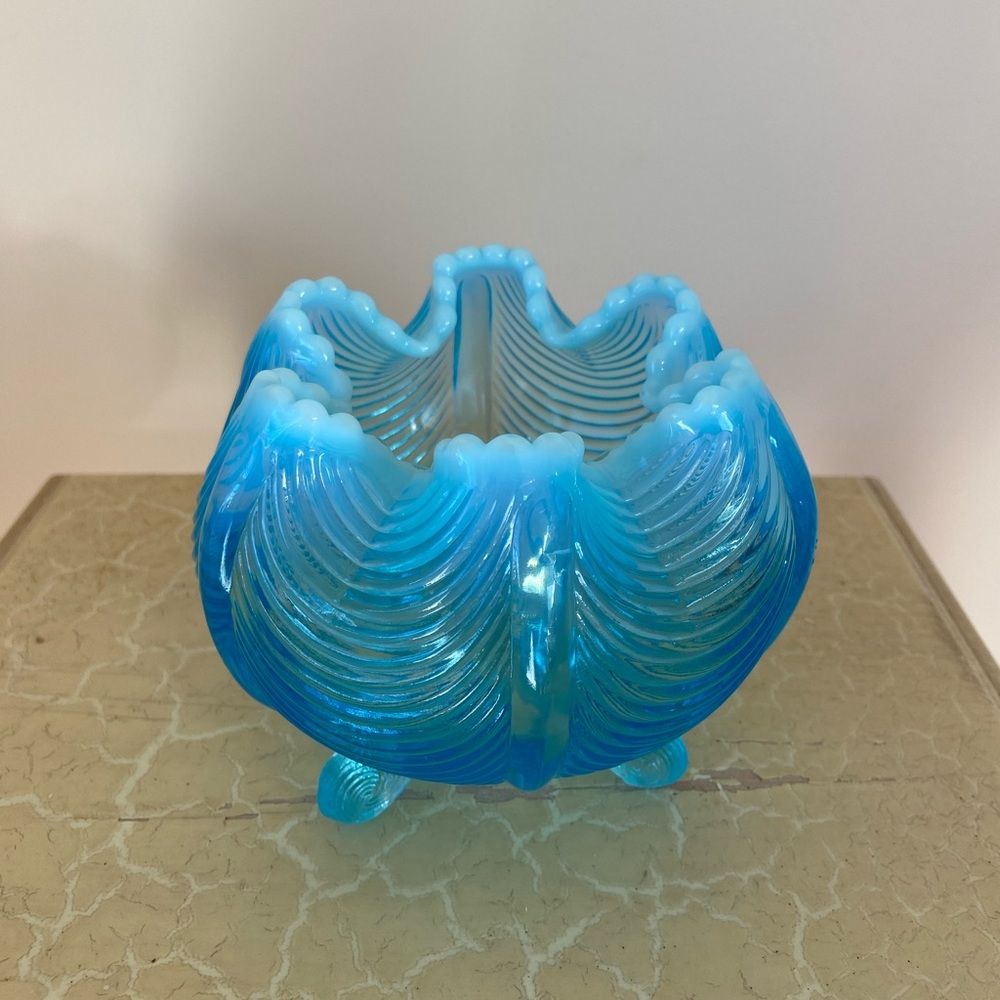 VINTAGE FENTON Aqua BLUE WHITE OPALESCENT 3 FOOTED FOLDED DRAPERY ROSE BOWL
